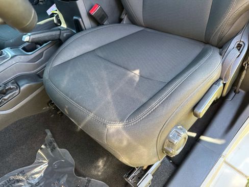 Certified 2022 Jeep Wrangler Willys image 13