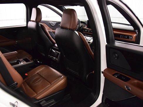 Used 2022 Lincoln Aviator Reserve w/ Equipment Group 201A image 32