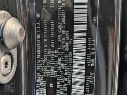 Used 2025 Toyota Corolla Cross LE image 24