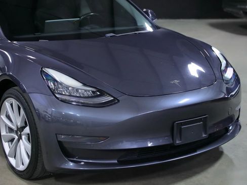 Used 2019 Tesla Model 3 Standard Range Plus image 2