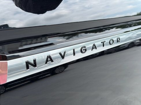 Certified 2026 Lincoln Navigator Reserve AWD/4WD image 16