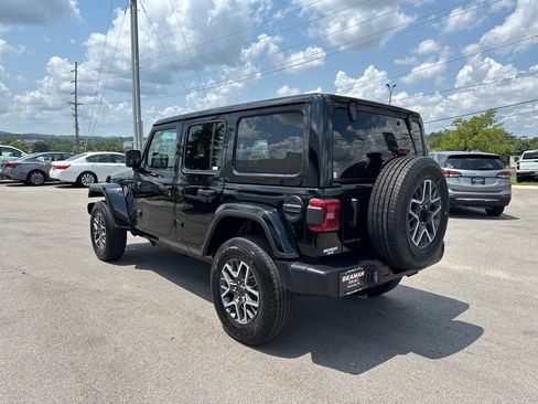 Used 2025 Jeep Wrangler Unlimited Sahara AWD/4WD image 5