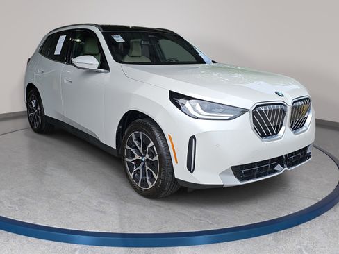 Certified 2025 BMW X3 xDrive30i w/ Premium Package AWD/4WD image 4