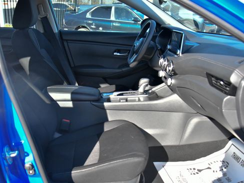 Used 2025 Nissan Sentra SV image 40