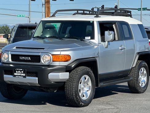 Used 2007 Toyota FJ Cruiser 4WD image 9