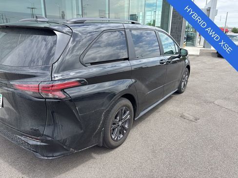 Used 2026 Toyota Sienna XSE AWD/4WD image 5