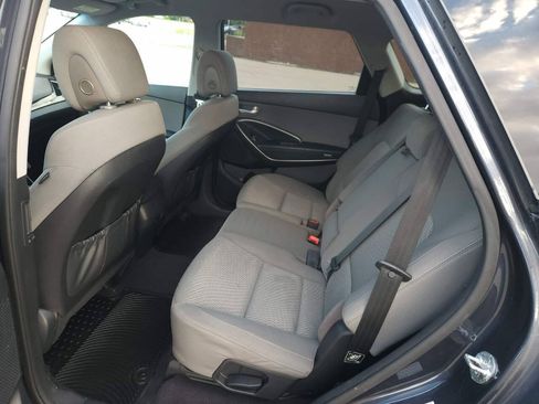 Used 2017 Hyundai Santa Fe SE AWD/4WD image 13