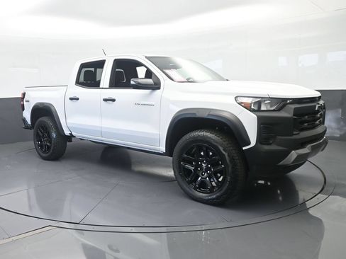 Used 2025 Chevrolet Colorado Trail Boss AWD/4WD image 8