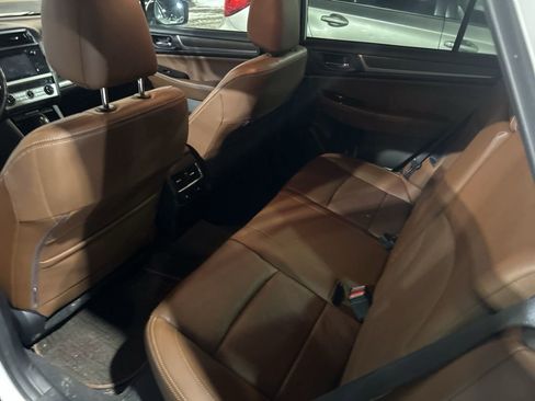 Used 2017 Subaru Outback 3.6R Touring image 8