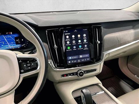 Used 2025 Volvo V90 B6 Cross Country Plus w/ Protection Package Premier AWD/4WD image 8