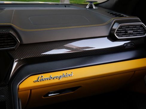 Used 2022 Lamborghini Urus image 18