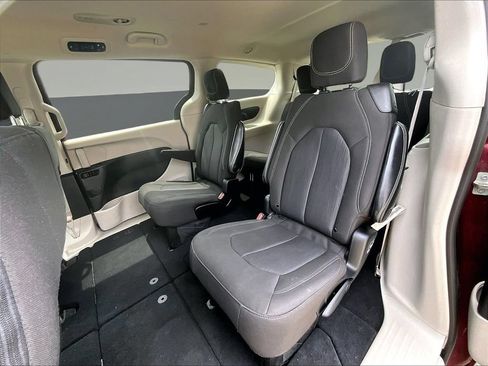 Used 2023 Chrysler Voyager LX FWD image 25