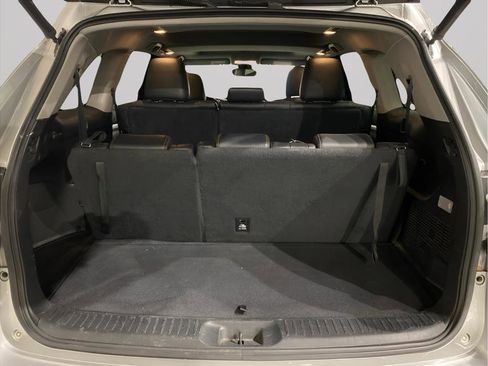 Used 2017 Toyota Highlander XLE image 5