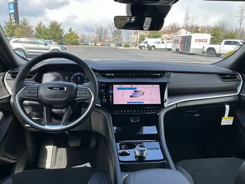 New 2026 Jeep Grand Cherokee L Laredo image 9