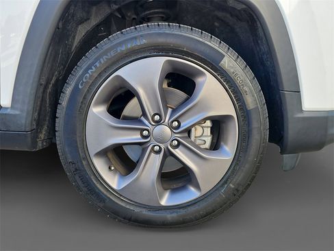 Used 2022 Jeep Compass Latitude image 16