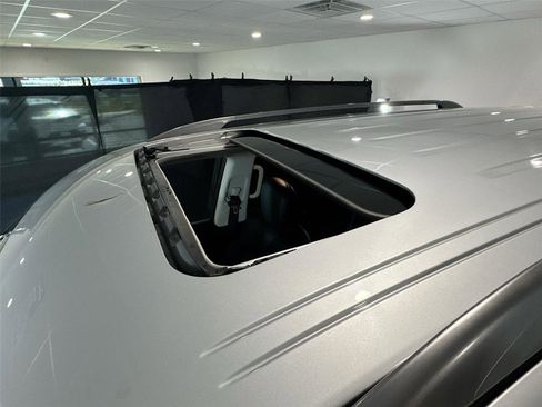 Used 2023 Nissan Armada SL image 17