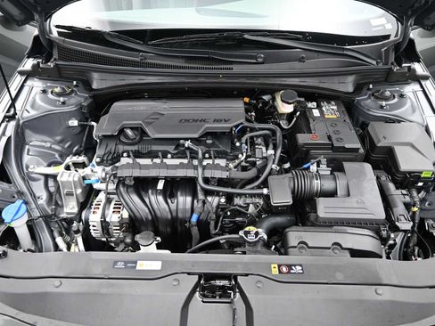 Used 2025 Hyundai Elantra SE FWD image 20