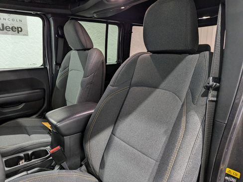 Used 2024 Jeep Wrangler Sport S image 13