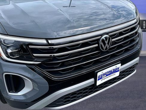 Used 2025 Volkswagen Atlas Peak Edition SE AWD/4WD image 34