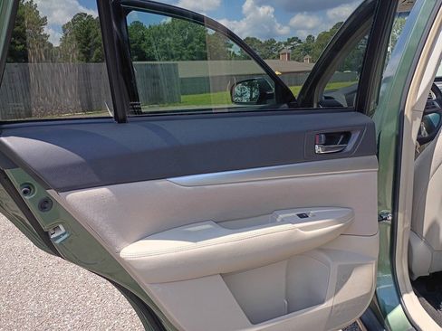 Used 2013 Subaru Outback 2.5i Premium AWD/4WD image 18