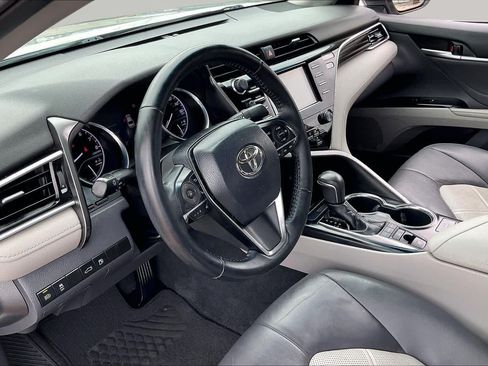 Used 2018 Toyota Camry XLE FWD image 18