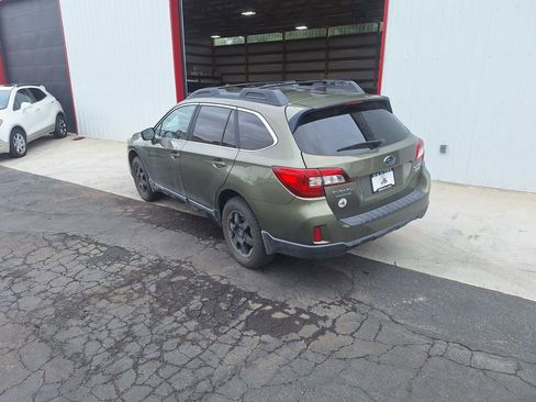 Used 2017 Subaru Outback 2.5i Premium AWD/4WD image 6
