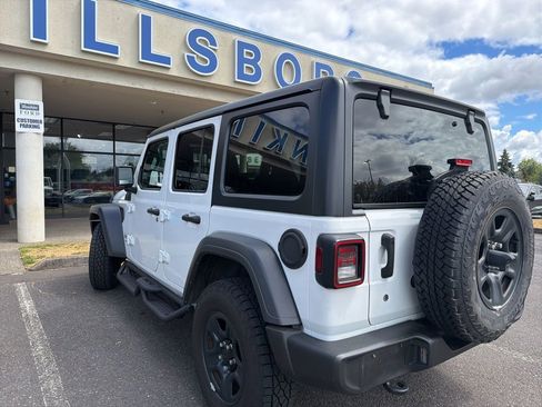 Used 2018 Jeep Wrangler Unlimited Sport AWD/4WD image 3