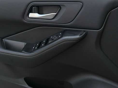 Used 2025 Nissan Rogue SV FWD image 21