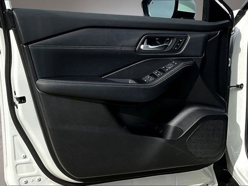 Certified 2025 Nissan Rogue SL w/ Tech Package AWD/4WD image 20