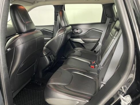 Used 2018 Jeep Cherokee Trailhawk w/ Cold Weather Group AWD/4WD image 19