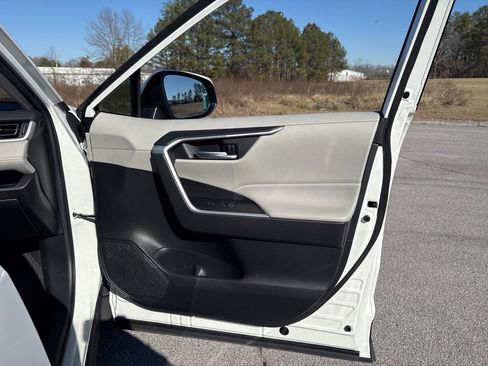 Used 2024 Toyota RAV4 XLE image 41