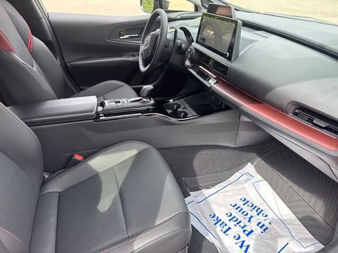 New 2025 Toyota Prius Plug-In Hybrid image 17