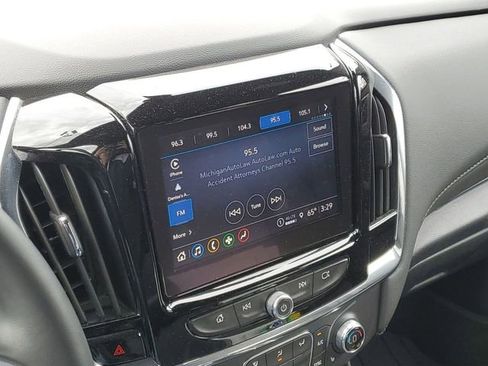 Certified 2023 Chevrolet Traverse LT FWD image 13