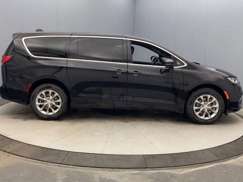 New 2026 Chrysler Pacifica Select AWD/4WD image 6