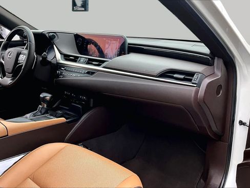 Used 2019 Lexus ES 300h w/ Premium Package FWD image 18