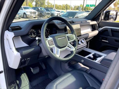 Used 2025 Land Rover Defender 110 S AWD/4WD image 17