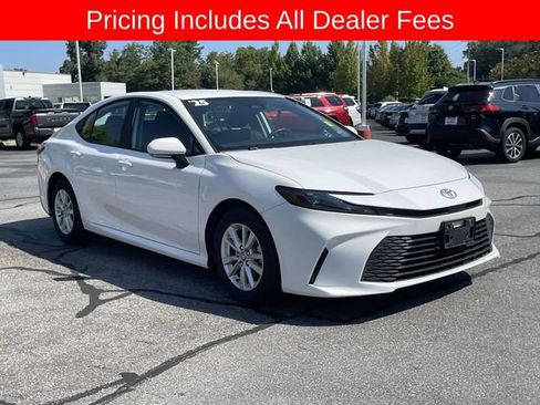 Used 2025 Toyota Camry LE FWD image 7