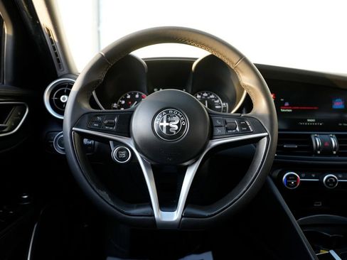 Used 2018 Alfa Romeo Giulia RWD image 42