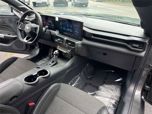 Used 2024 Ford Mustang Coupe RWD image 17