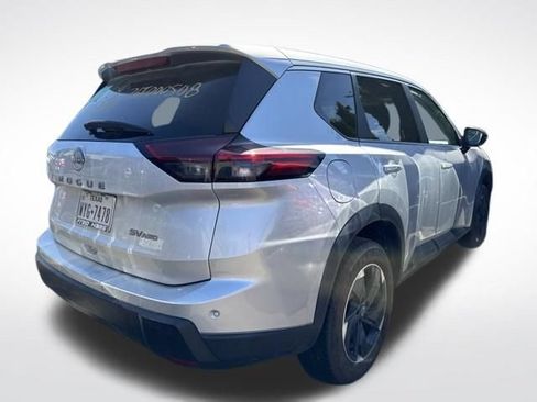 Used 2024 Nissan Rogue SV AWD/4WD image 2