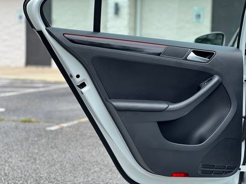 Used 2017 Volkswagen Jetta GLI FWD image 13