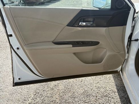 Used 2015 Honda Accord EX image 17