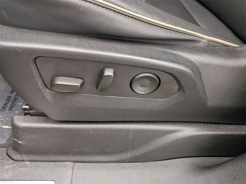 Used 2023 Chevrolet Suburban Premier image 14