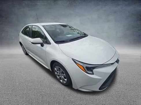 Used 2023 Toyota Corolla LE FWD image 2