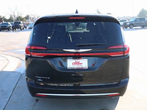 New 2026 Chrysler Pacifica Select image 22
