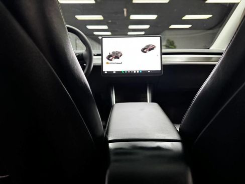 Used 2021 Tesla Model Y Long Range image 40