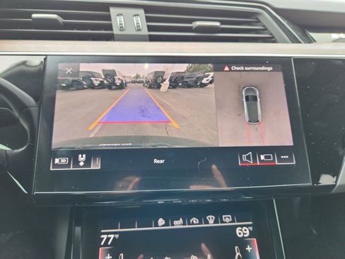 Used 2019 Audi e-tron Prestige w/ Prestige Package image 29