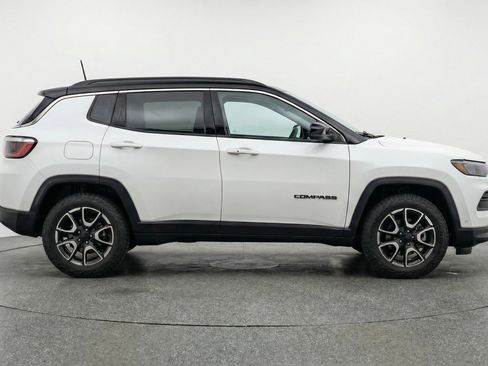 Used 2025 Jeep Compass Trailhawk AWD/4WD image 11