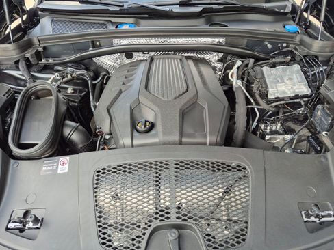 Certified 2026 Porsche Macan AWD/4WD image 28
