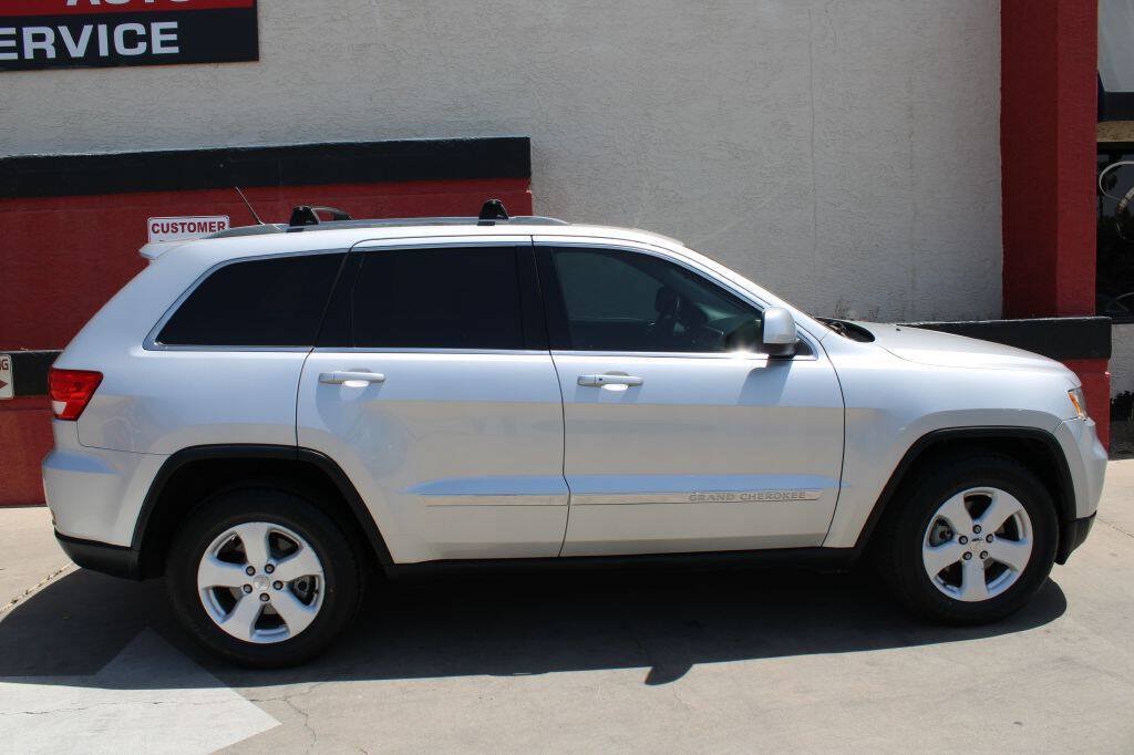 Used 2012 Jeep Grand Cherokee Laredo RWD image 1